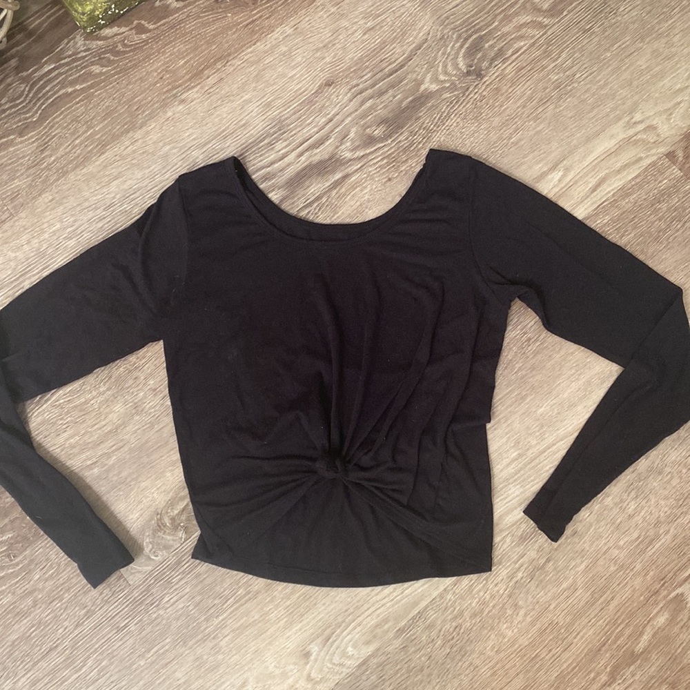Black Long Sleeve Thin crop top with knot front center